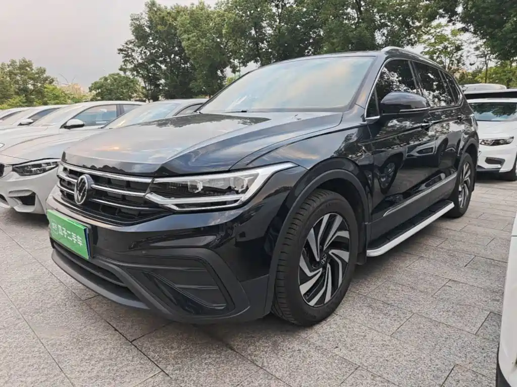 Volkswagen Tiguan L — фото 2