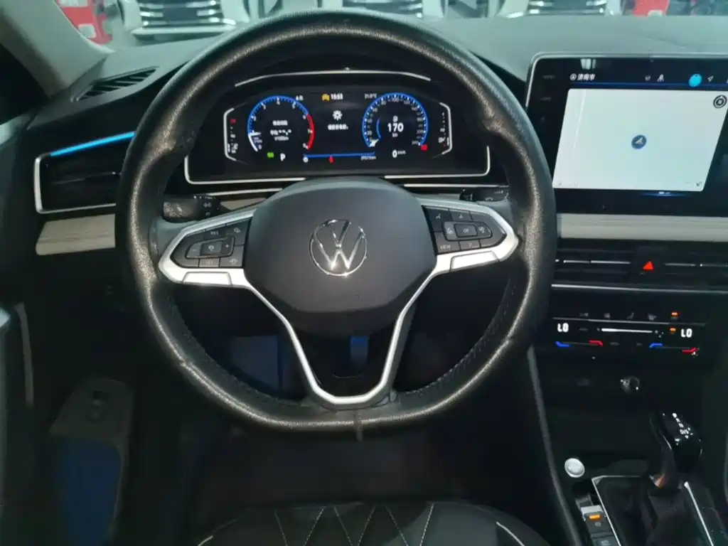 Volkswagen Tiguan L — фото 11