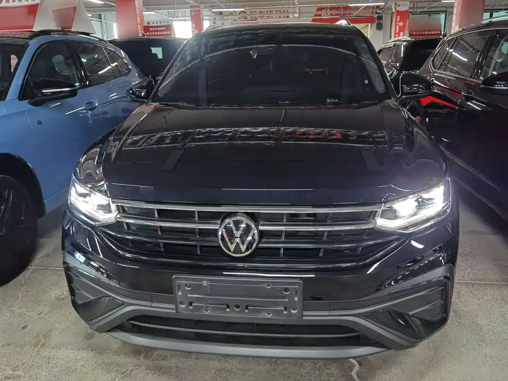 Volkswagen Tiguan L — фото 3