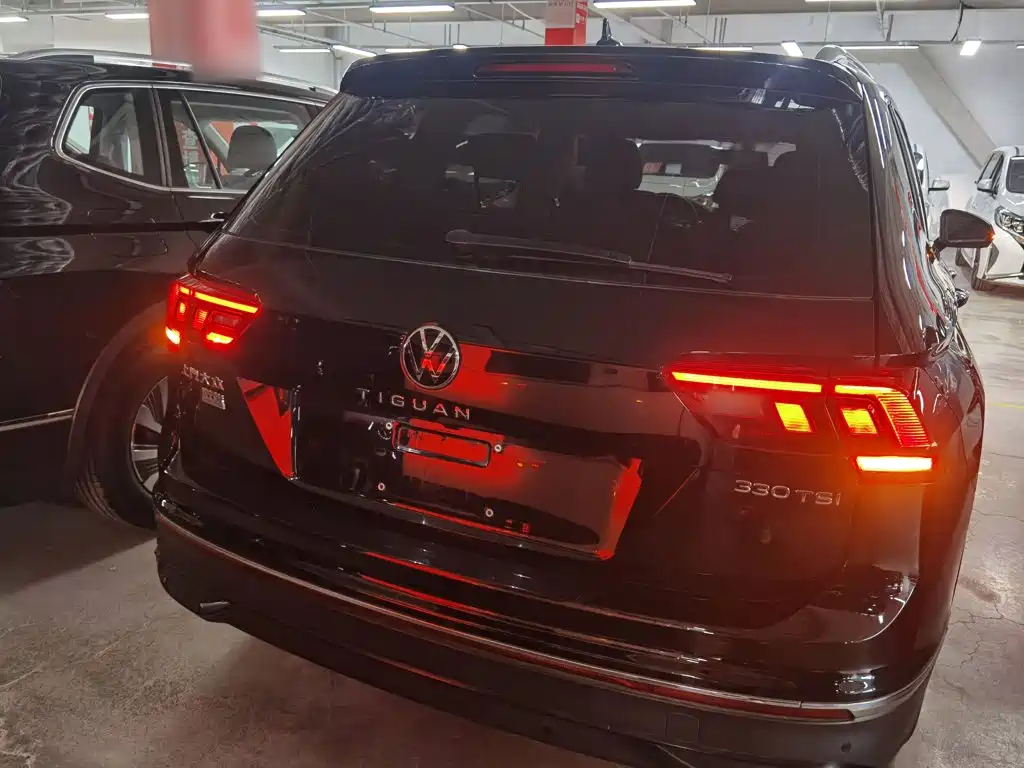 Volkswagen Tiguan L — фото 6