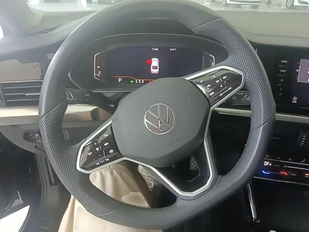 Volkswagen Passat — фото 11