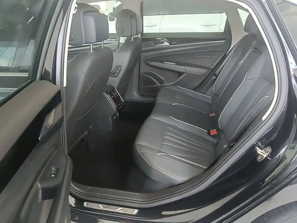 Volkswagen Passat — фото 17