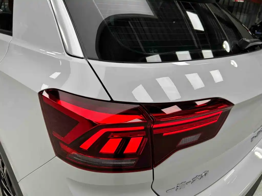 Volkswagen T-Roc — фото 18