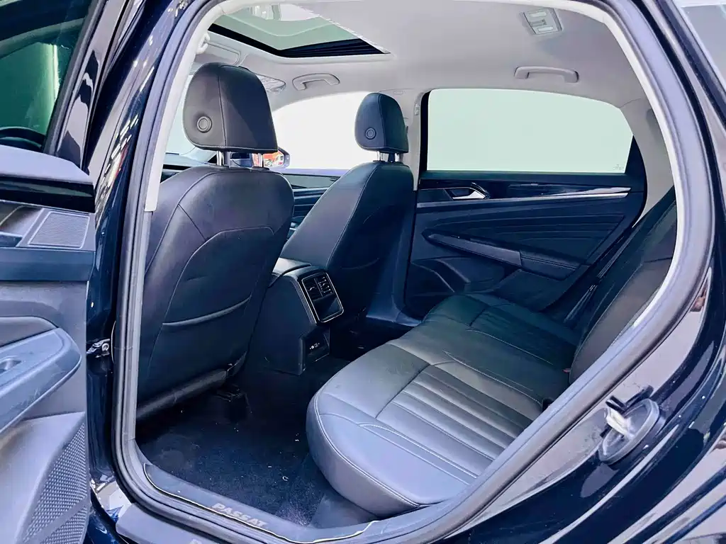 Volkswagen Passat — фото 7