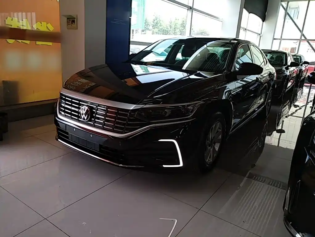 Volkswagen Passat PHEV — фото 2