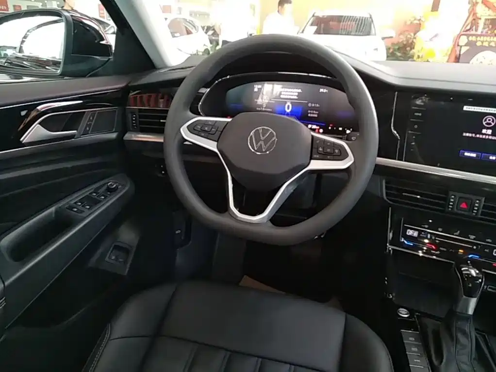 Volkswagen Passat PHEV — фото 11