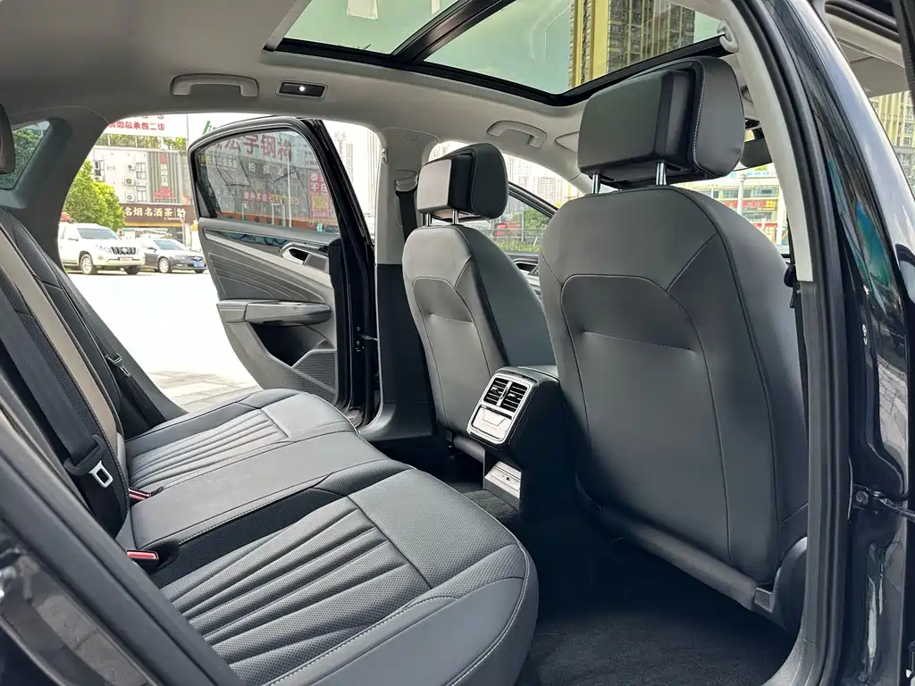 Volkswagen Passat — фото 11