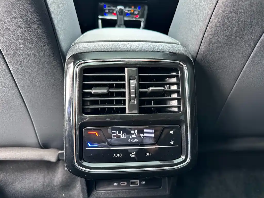 Volkswagen Passat — фото 14