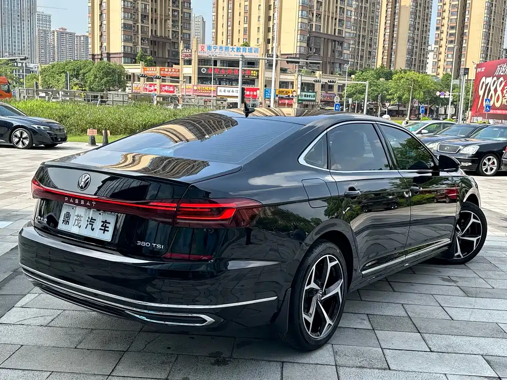 Volkswagen Passat — фото 8
