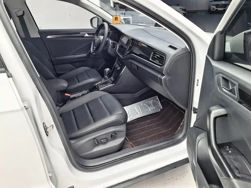Volkswagen T-Roc — фото 19