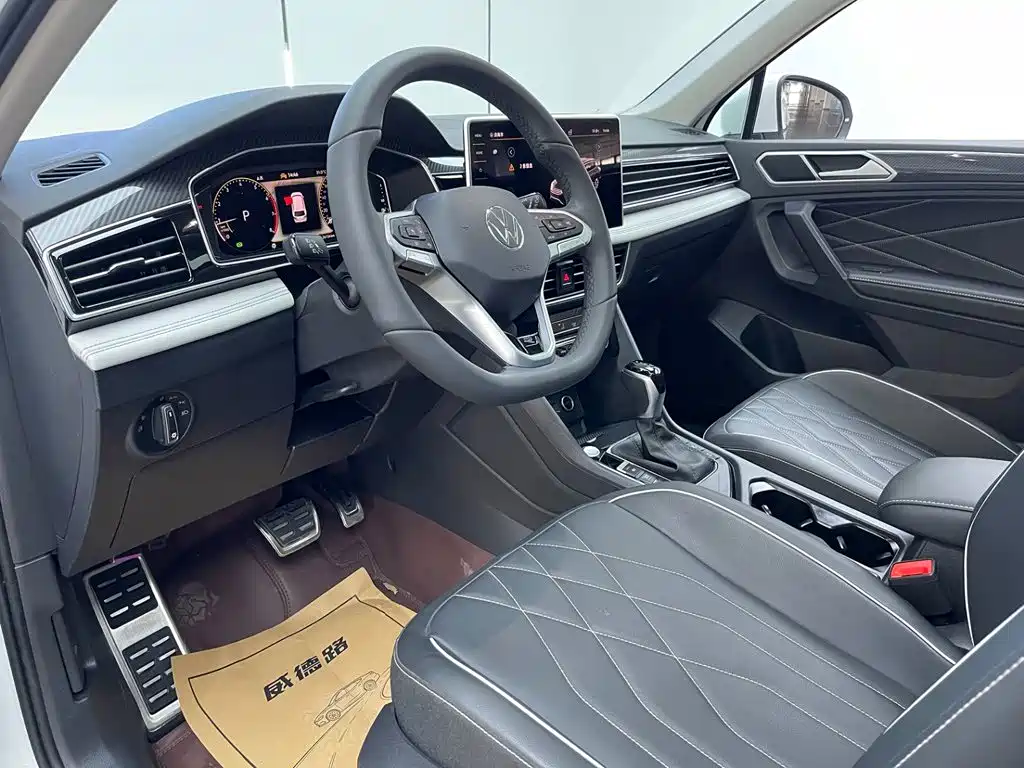 Volkswagen Tiguan L — фото 11