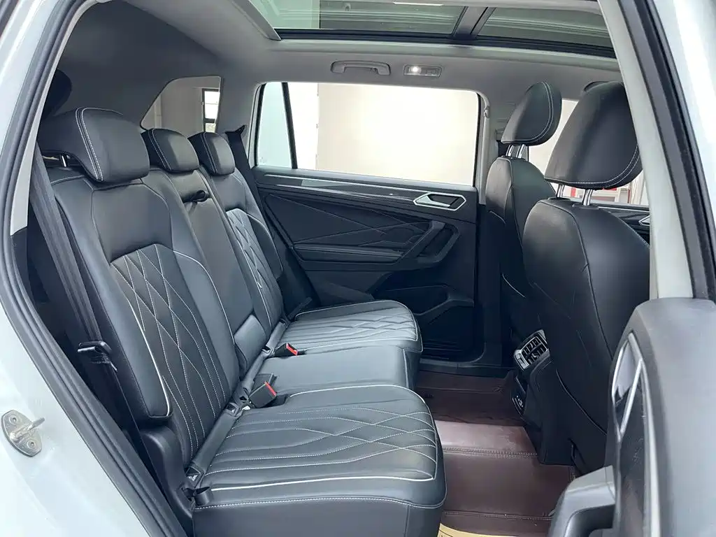 Volkswagen Tiguan L — фото 14