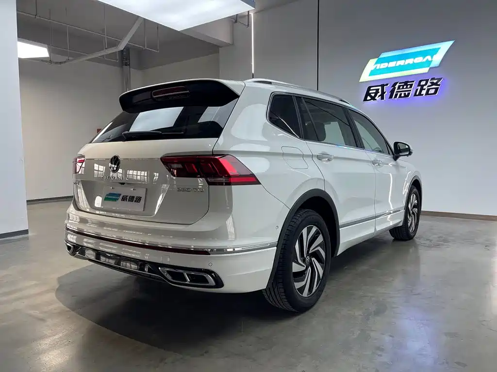 Volkswagen Tiguan L — фото 7