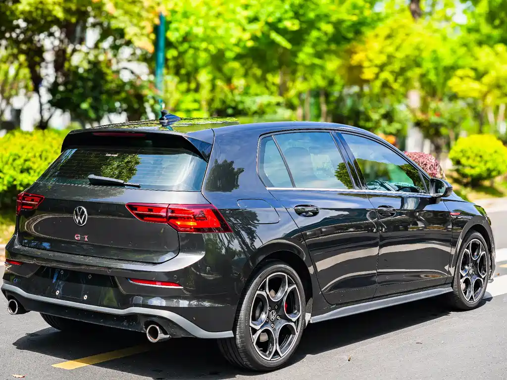 Volkswagen Golf GTI — фото 11