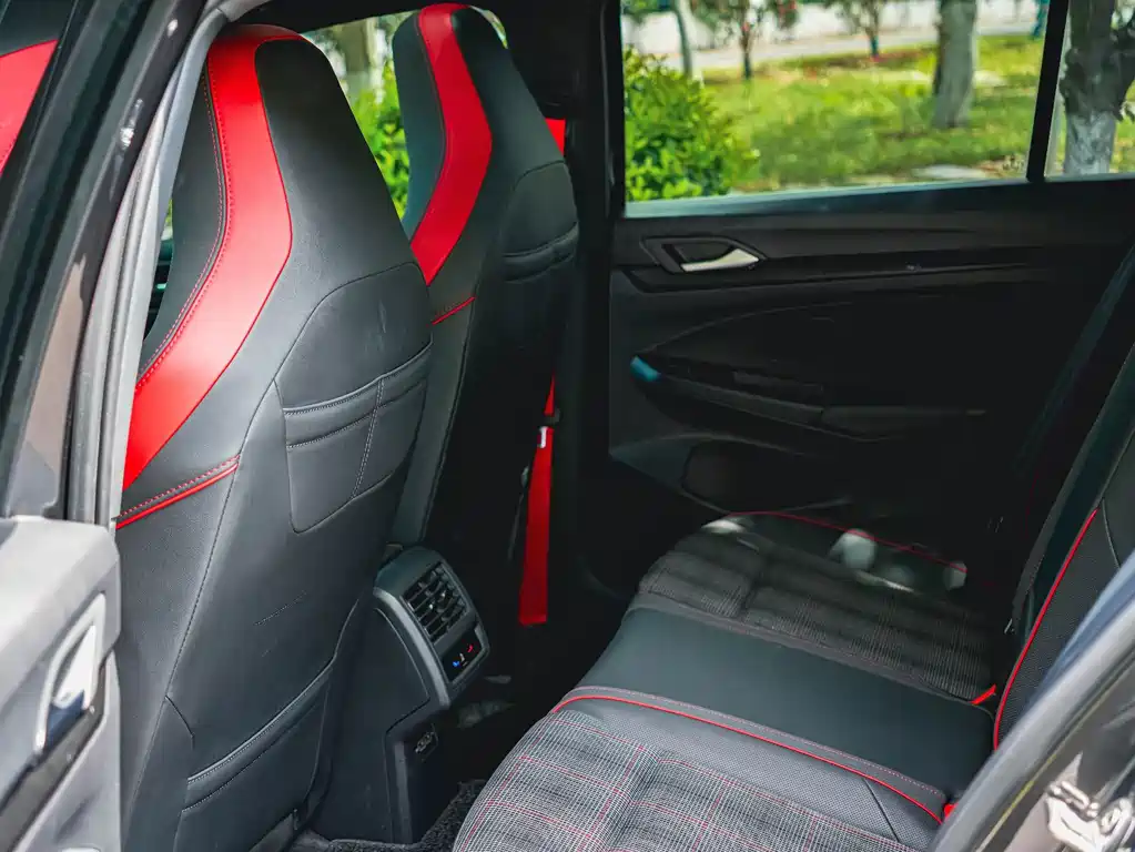 Volkswagen Golf GTI — фото 17