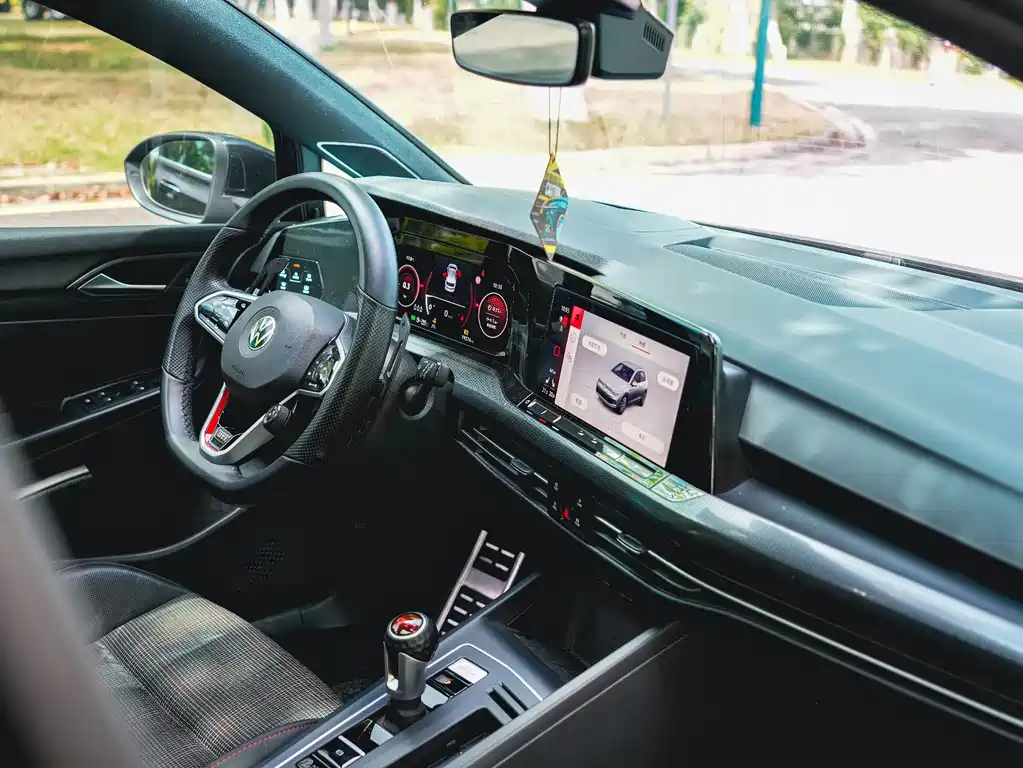 Volkswagen Golf GTI — фото 19