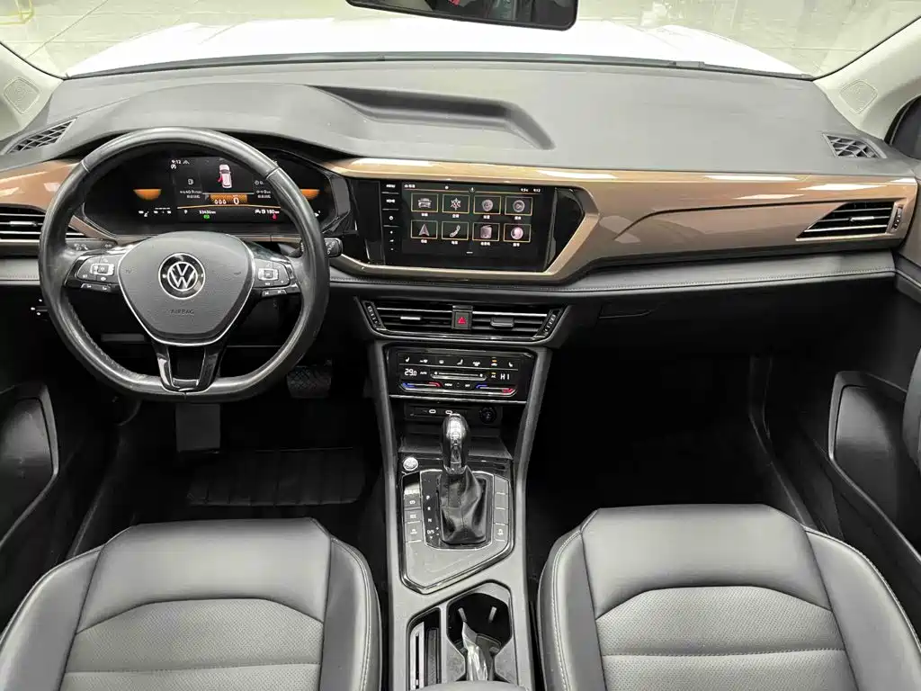 Volkswagen Tharu — фото 2