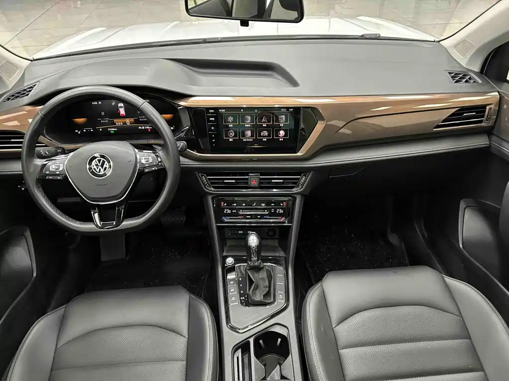 Volkswagen Tharu — фото 2