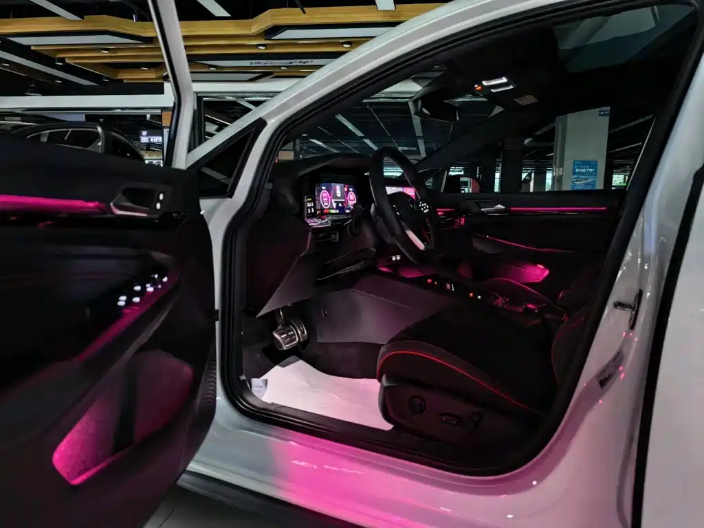 Volkswagen Golf GTI — фото 13