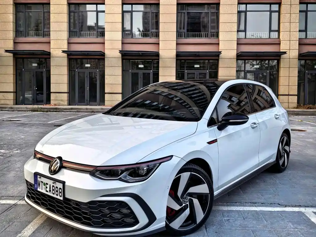 Volkswagen Golf GTI — фото 17