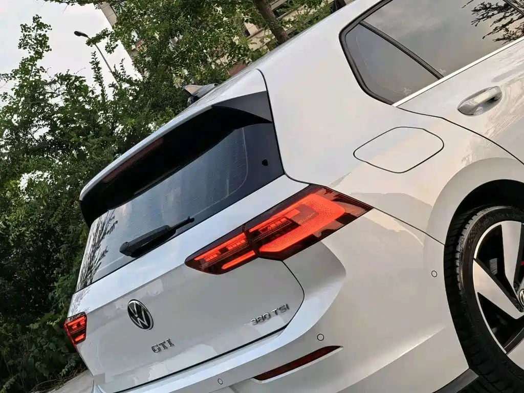 Volkswagen Golf GTI — фото 18