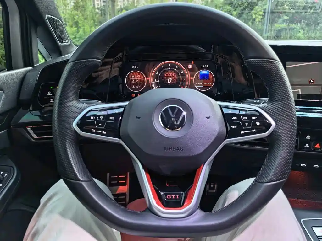 Volkswagen Golf GTI — фото 19