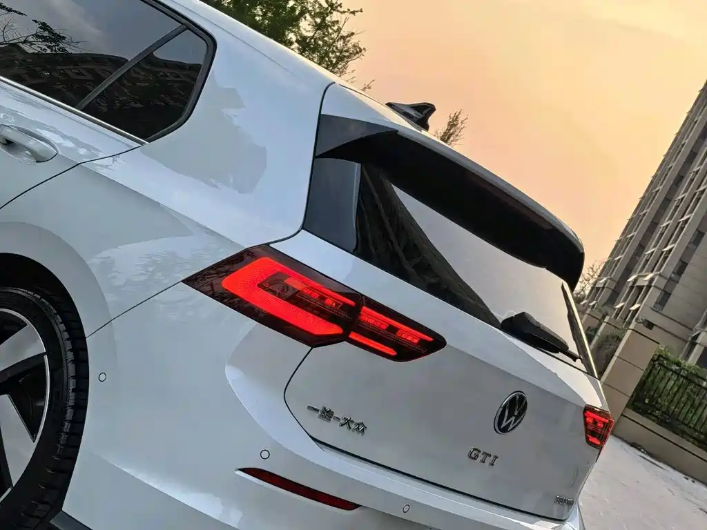 Volkswagen Golf GTI — фото 3