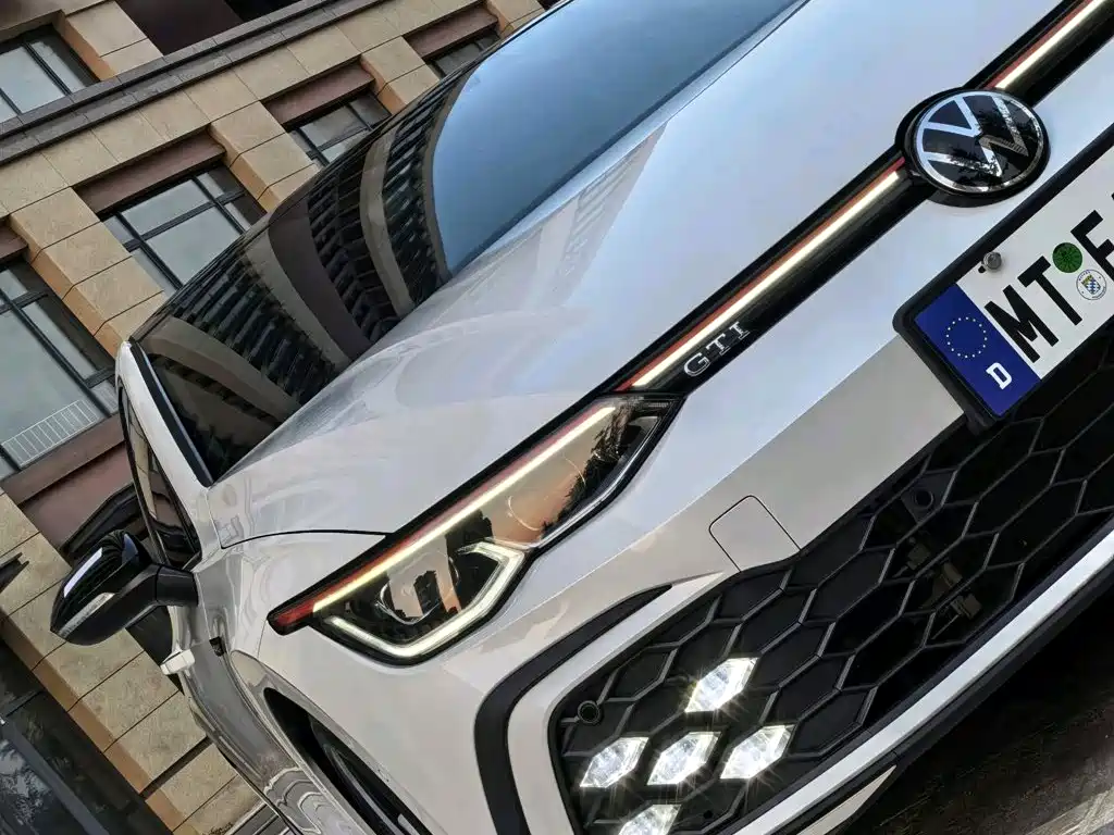 Volkswagen Golf GTI — фото 6