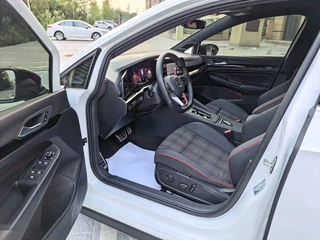 Volkswagen Golf GTI — фото 7