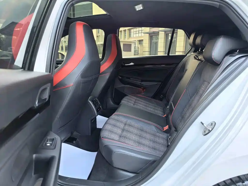 Volkswagen Golf GTI — фото 8