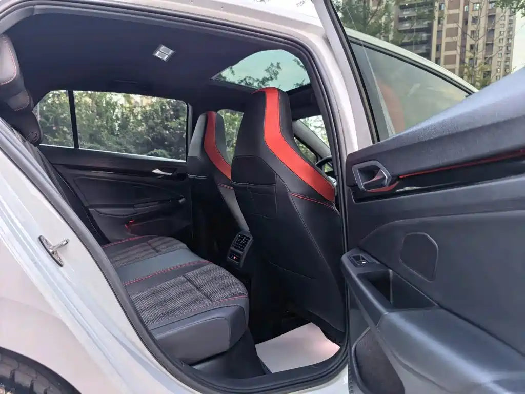 Volkswagen Golf GTI — фото 9