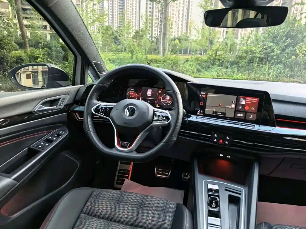 Volkswagen Golf GTI — фото 10