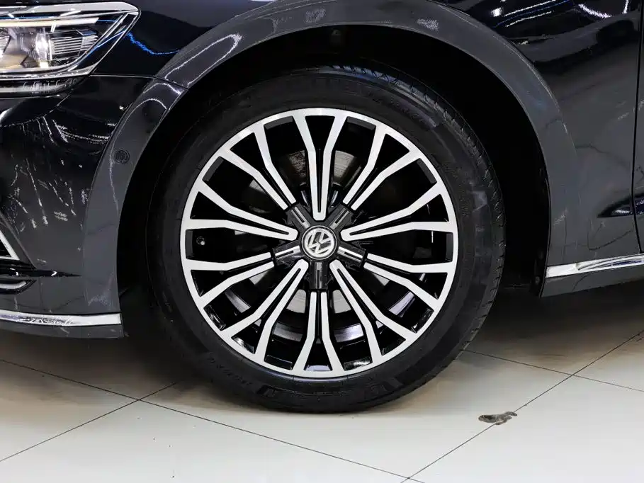Volkswagen Phideon — фото 13