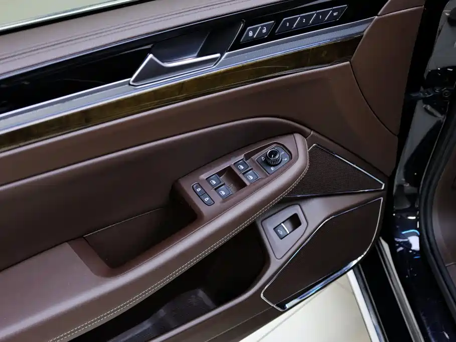 Volkswagen Phideon — фото 17