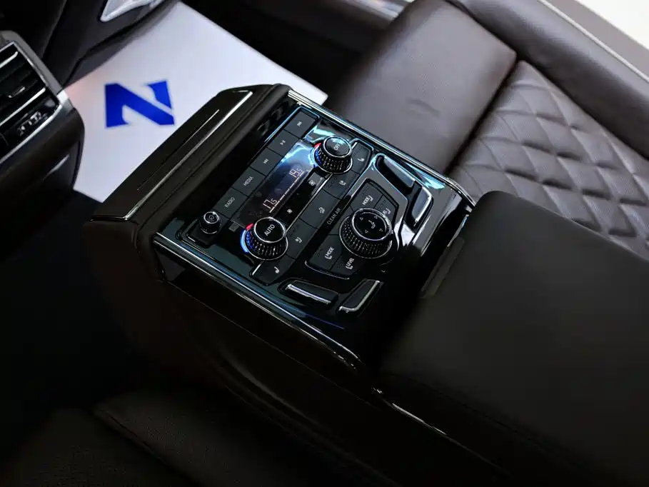 Volkswagen Phideon — фото 34
