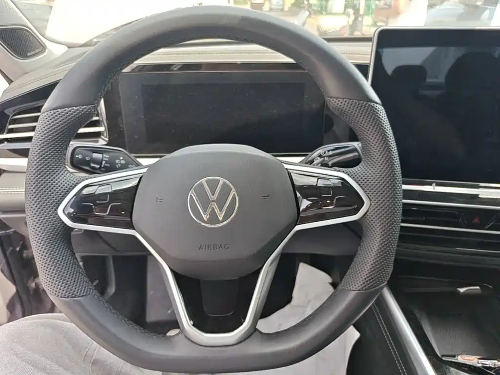 Volkswagen Passat — фото 11