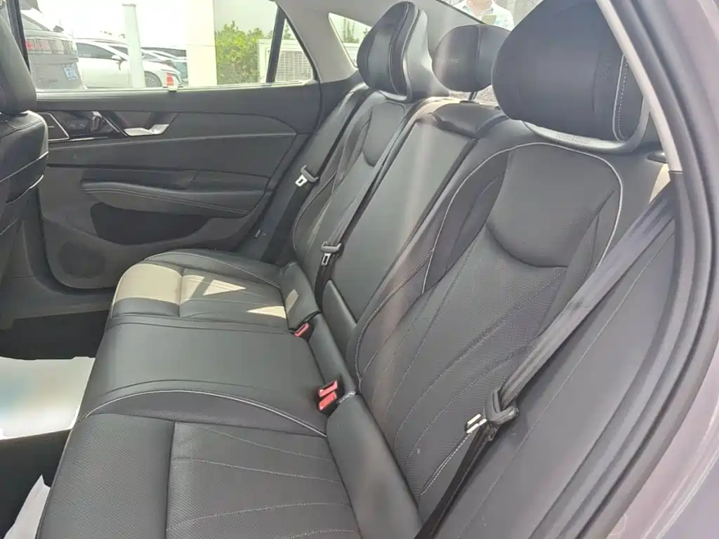 Volkswagen Passat — фото 17