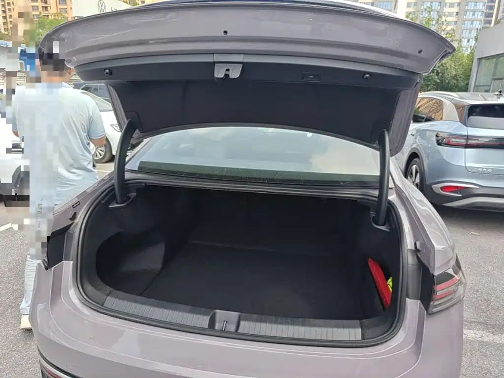Volkswagen Passat — фото 19