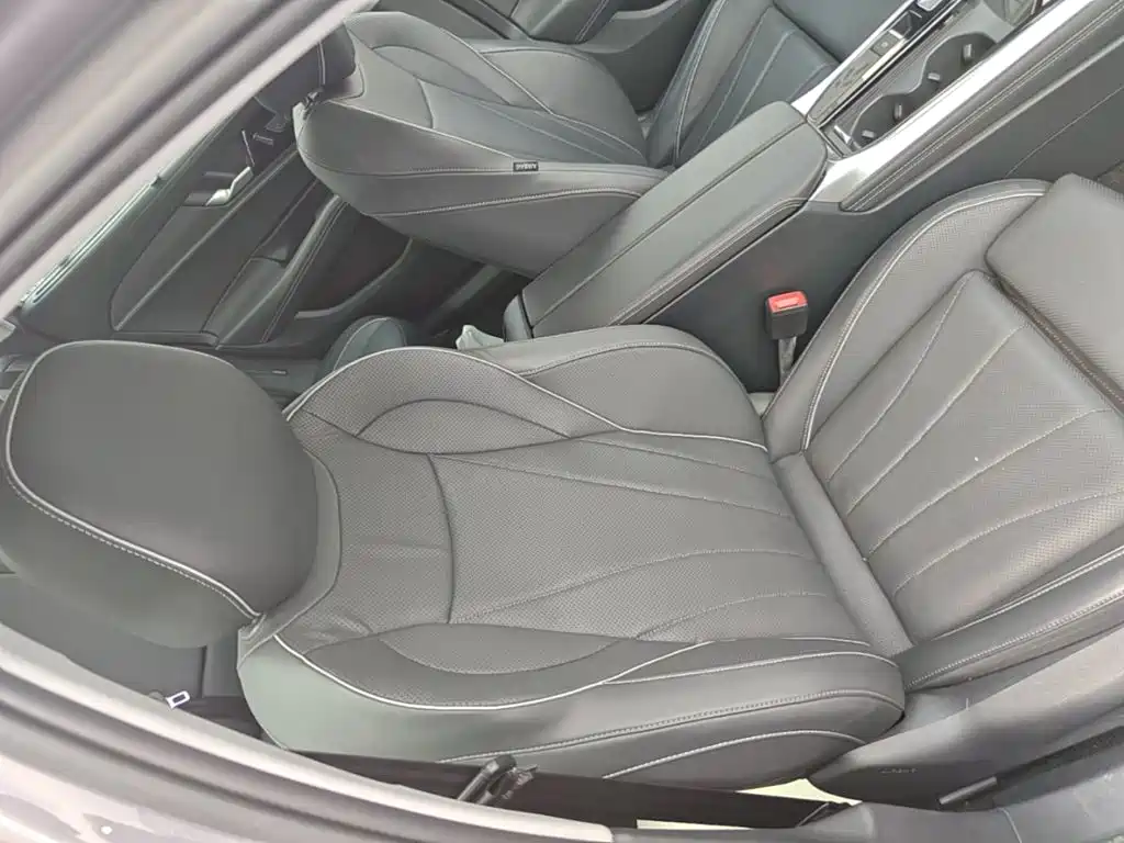 Volkswagen Passat — фото 25