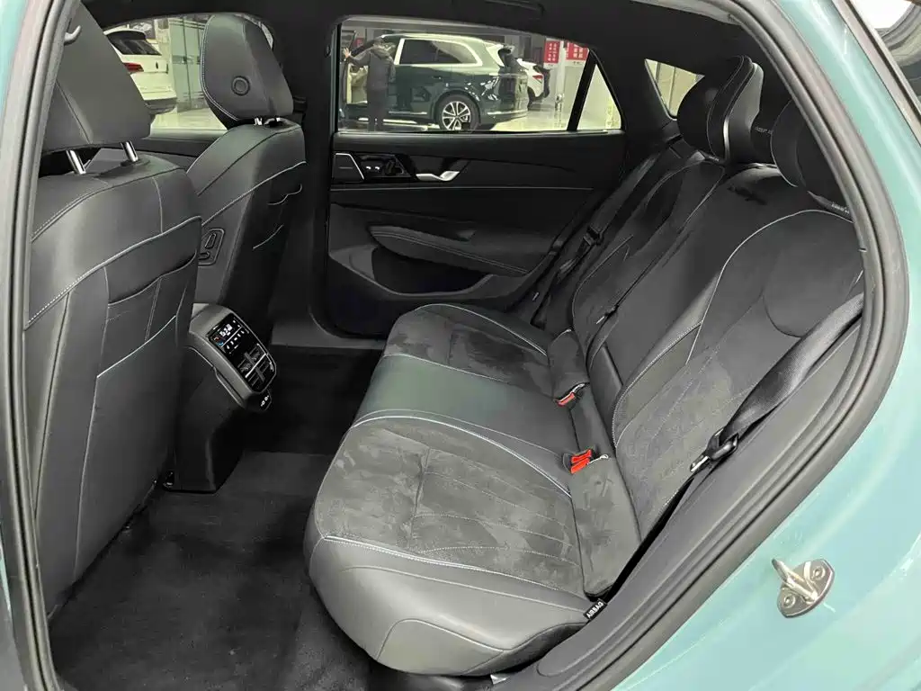 Volkswagen Passat — фото 14