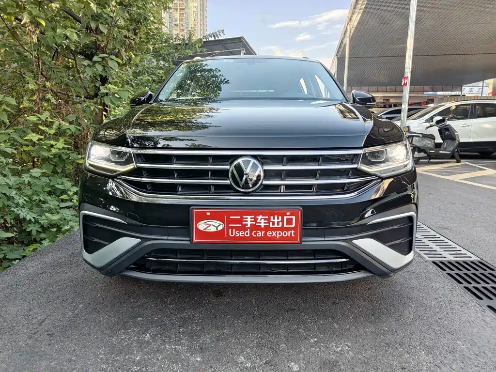 Volkswagen Tiguan L — фото 2