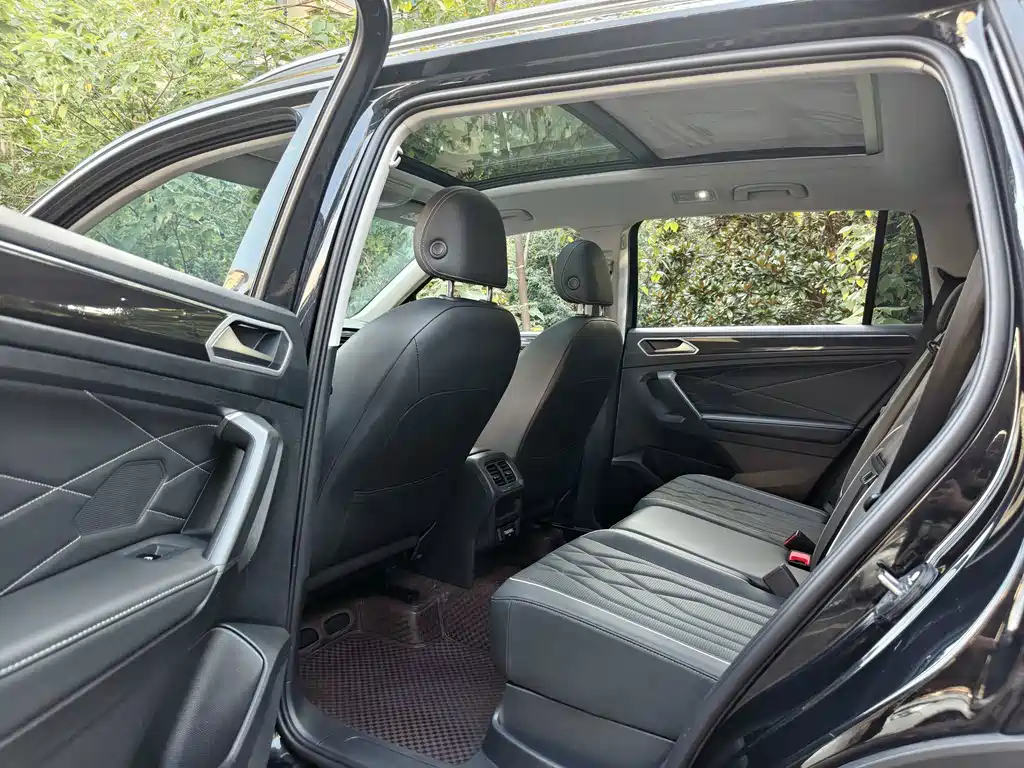 Volkswagen Tiguan L — фото 13