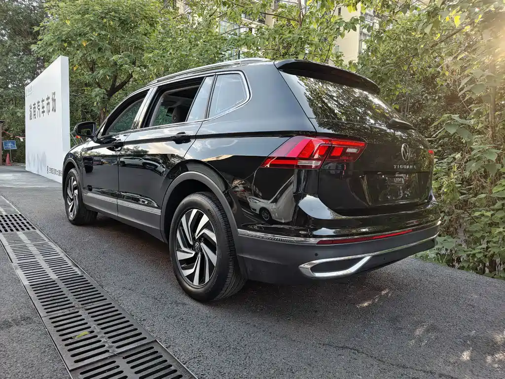 Volkswagen Tiguan L — фото 6