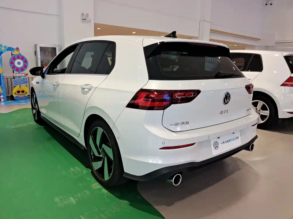 Volkswagen Golf GTI — фото 5