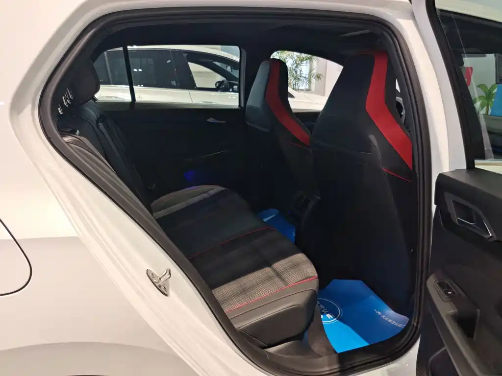 Volkswagen Golf GTI — фото 9