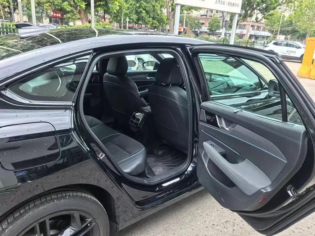 Volkswagen Passat — фото 13