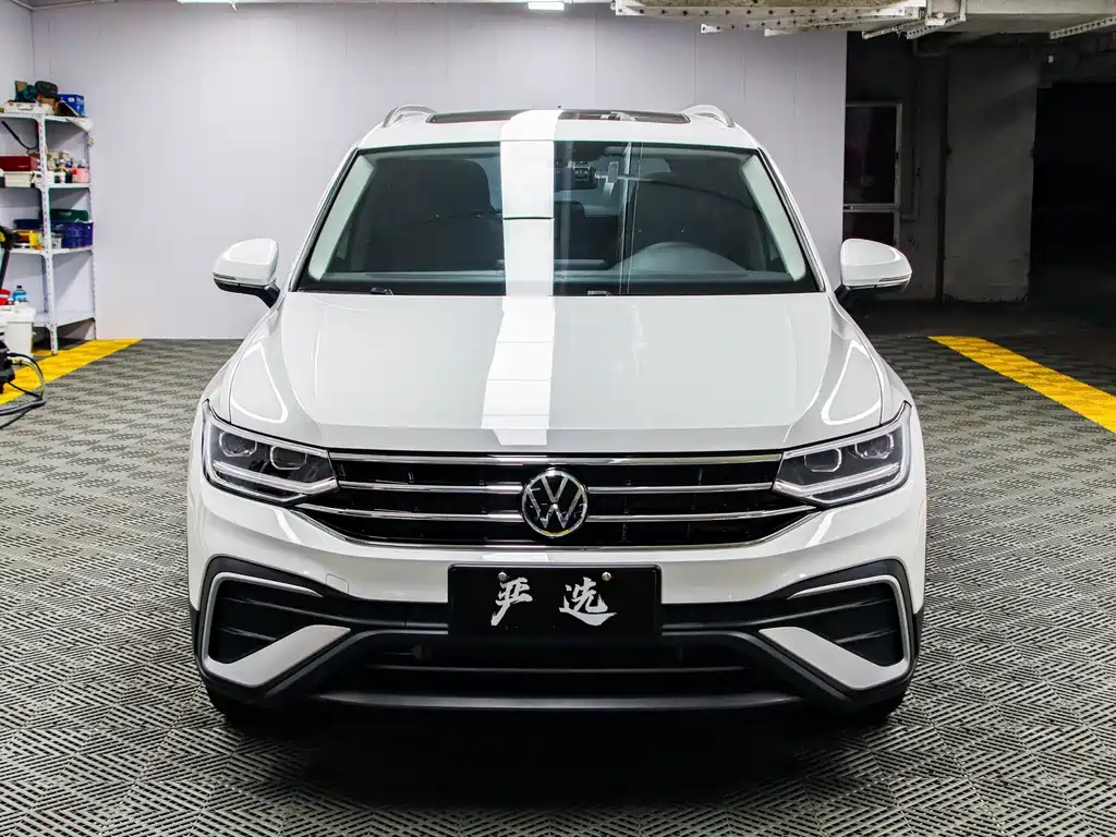 Volkswagen Tiguan L — фото 2