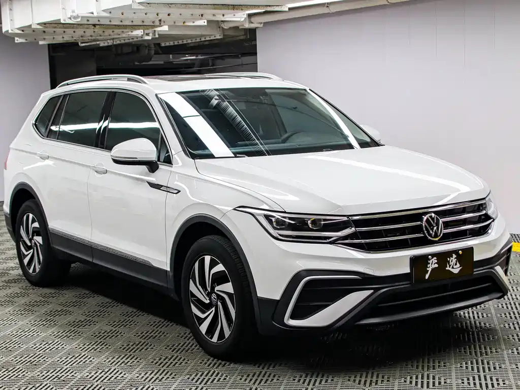 Volkswagen Tiguan L — фото 3