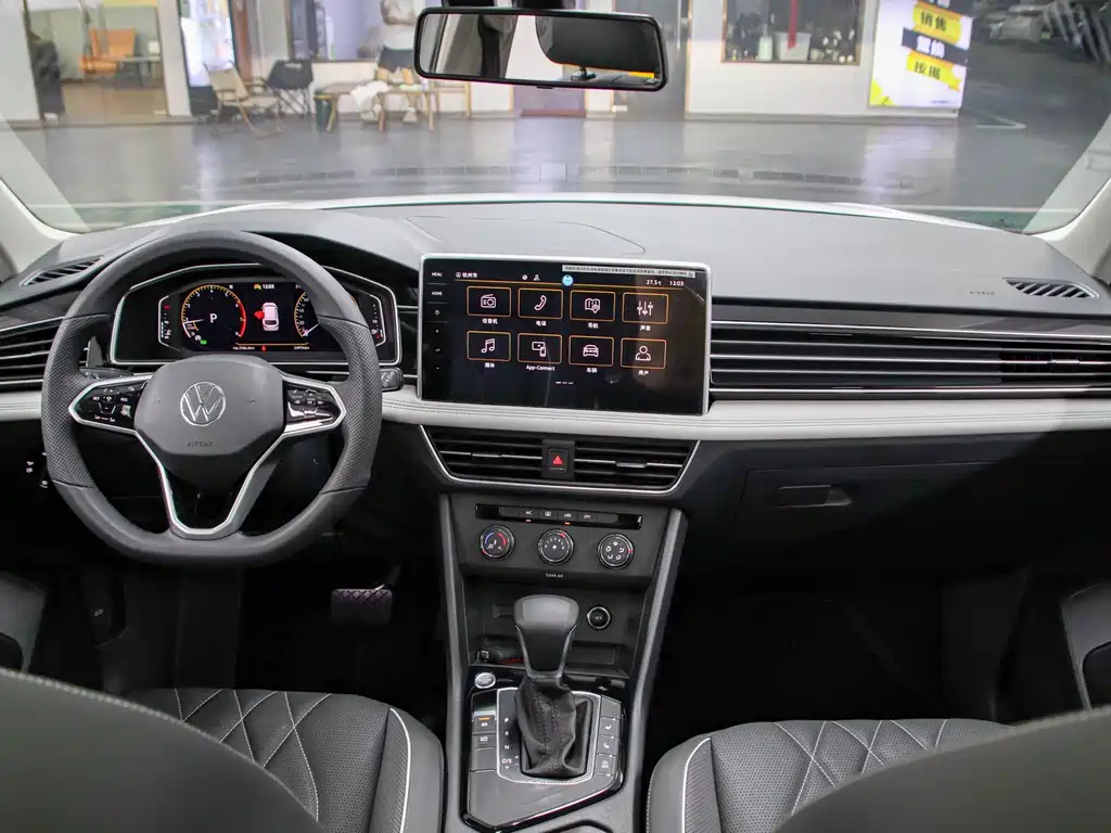 Volkswagen Tiguan L — фото 4