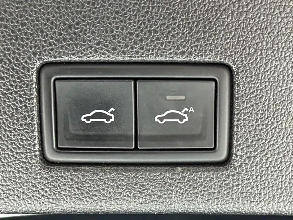 Volkswagen Touareg — фото 15